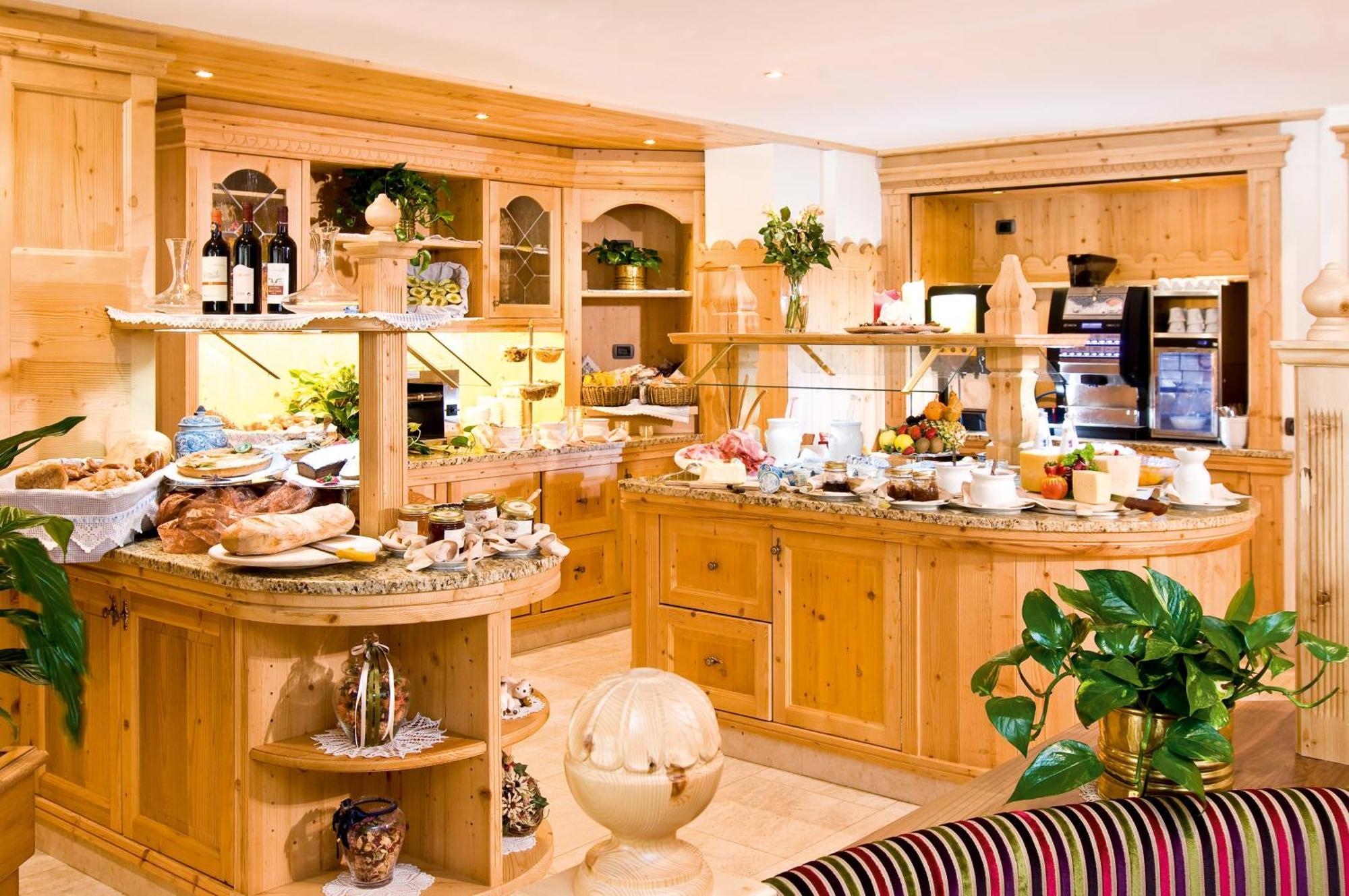 מדונה די קמפיליו Boutique Hotel Diana מראה חיצוני תמונה